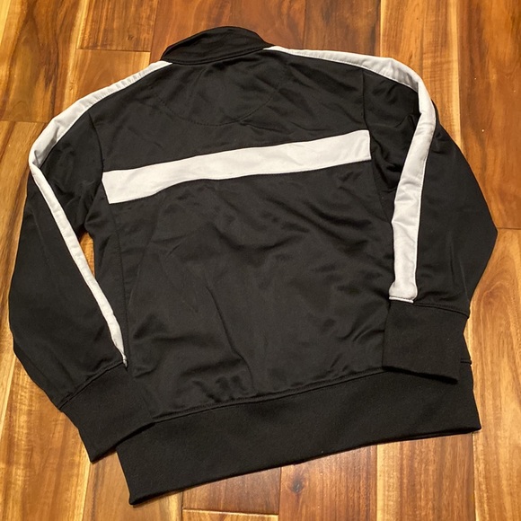 Boy’s Size 6 Nike Sports Zip-up Sweater/Jacket in Black with White Accents - Picture 6 of 6